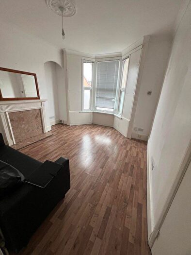1 Bedroom Flat To Rent In High Road, Leytonstone, E11