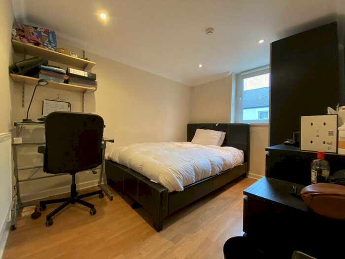 6 Bedroom Terraced House To Rent In Rhymney Street, Cathays, CF24