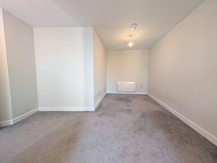 1 Bedroom Flat To Rent In Silver Street, Kettering, NN16