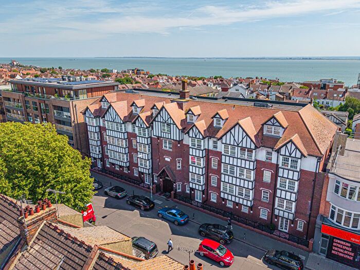 3 Bedroom Penthouse To Rent In Leigh Road, Leigh-On-Sea, SS9