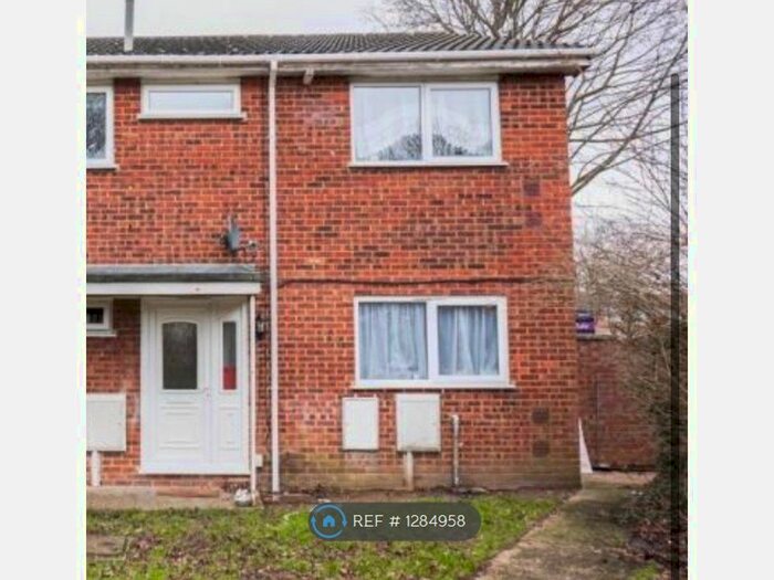 2 Bedroom Flat To Rent In Cromarty Court, Bletchley MK3