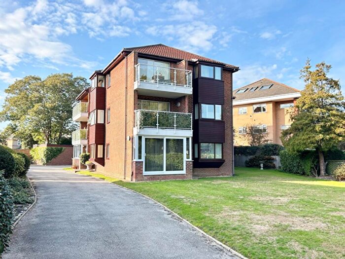 3 Bedroom Flat For Sale In Grosvenor Road, Westbourne, BH4