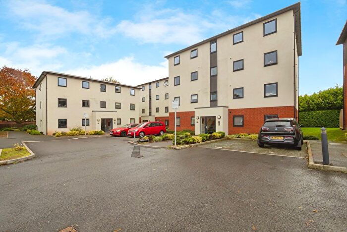 2 Bedroom Flat For Sale In Burnthouse Lane, Exeter, Devon, EX2