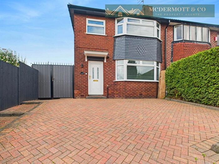 3 Bedroom Semi-Detached House For Sale In Whernside Avenue, Manchester, M40
