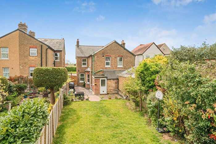 4 Bedroom Semi-Detached House For Sale In Stomp Road, Burnham, SL1