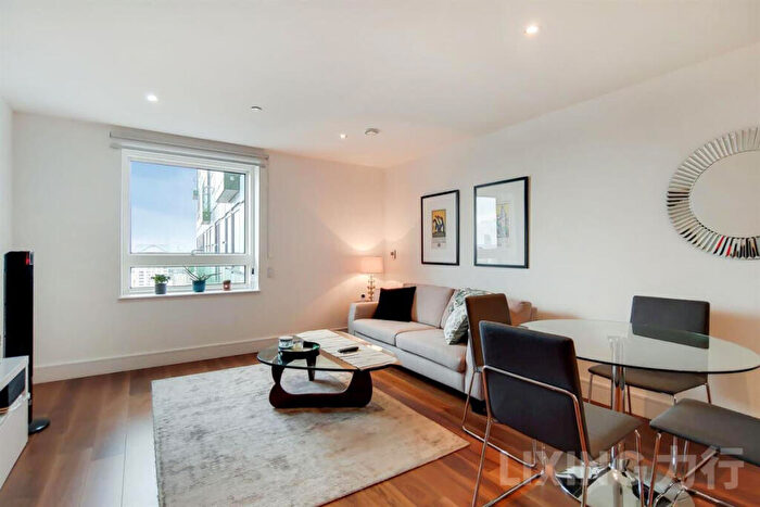 1 Bedroom Apartment To Rent In Lincoln Plaza, Canary Wharf, E14