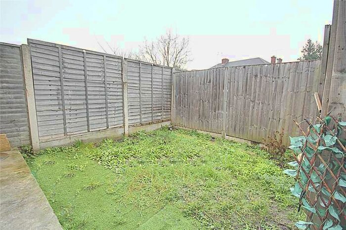 2 Bedroom Maisonette Flat To Rent In Stainton Road, Enfield, Middlesex, EN3