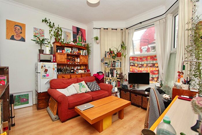 1 Bedroom Flat To Rent In Hampden Road, N8