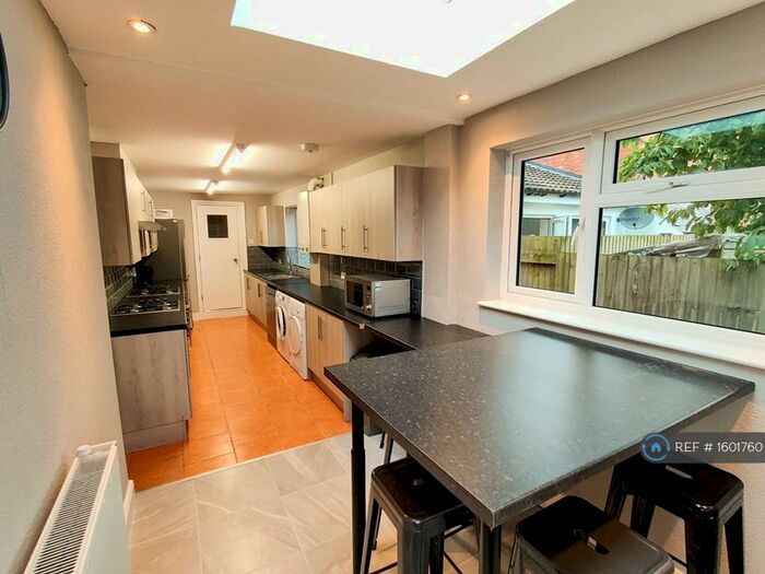 7 Bedroom Terraced House To Rent In Purser Road, Northampton, NN1