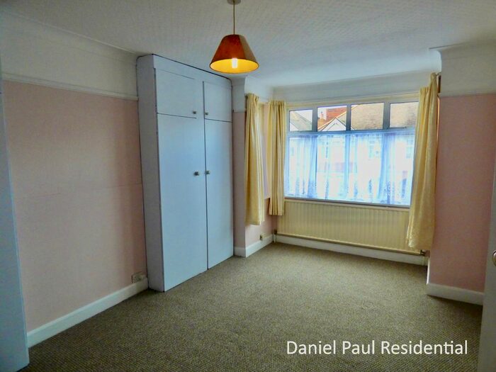3 Bedroom End Of Terrace House For Sale In Blondin Avenue, London, W5