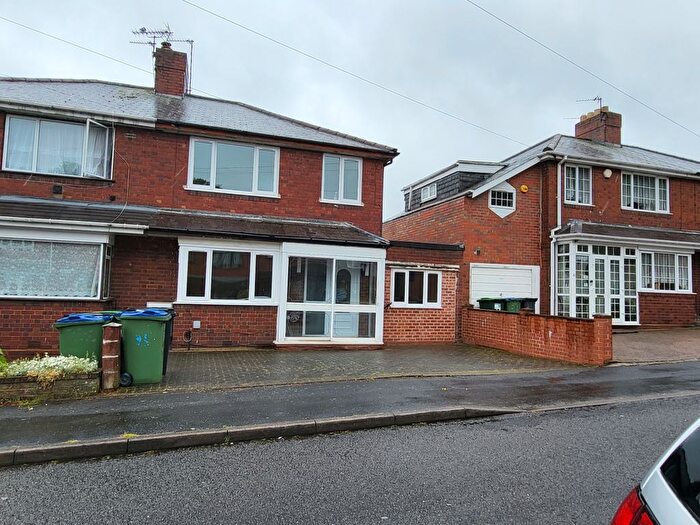4 Bedroom Semi-Detached House To Rent In Whitehouse Street, Tipton, DY4