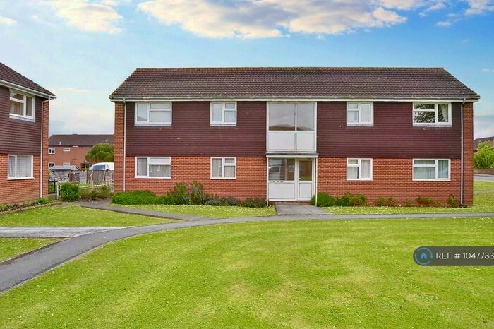 1 Bedroom Flat To Rent In Strode Road, Street, BA16