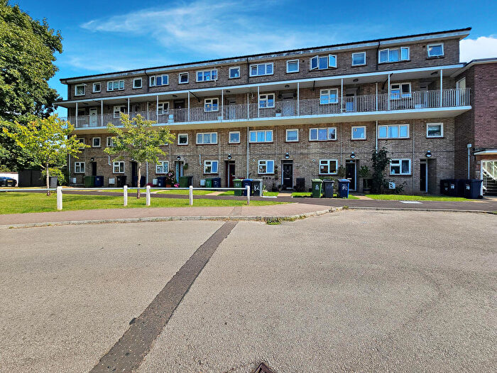2 Bedroom Flat For Sale In Hawkins Road, Cambridge, CB4