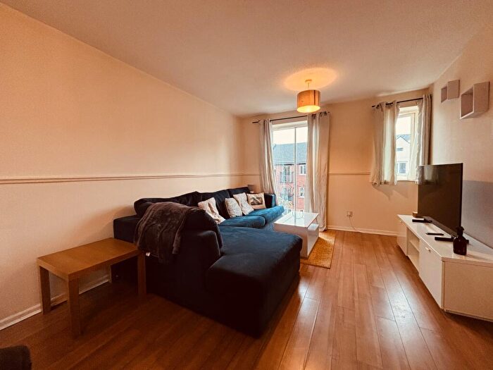 3 Bedroom Flat To Rent In Stretford Road, Hulme, Manchester, M15