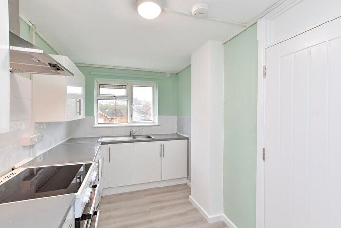 2 Bedroom Flat For Sale In Lockwood Crescent, Woodingdean, Brighton, East Sussex, BN2