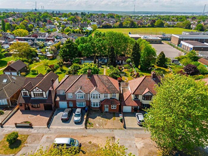 5 Bedroom Semi-Detached House For Sale In Lodge Lane, Grays, RM17