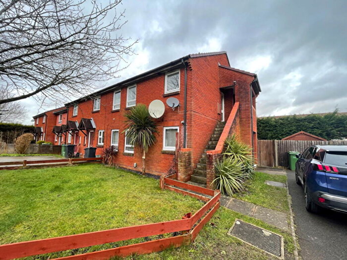 Flat To Rent In Brent Close, Thatcham, RG19