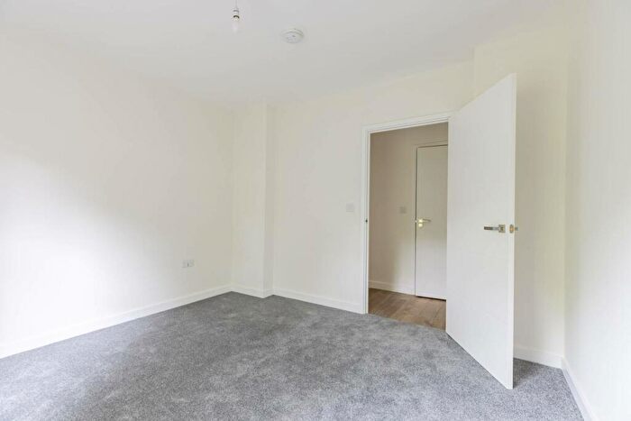 2 Bedroom Flat To Rent In Borders Lane, Loughton, IG10