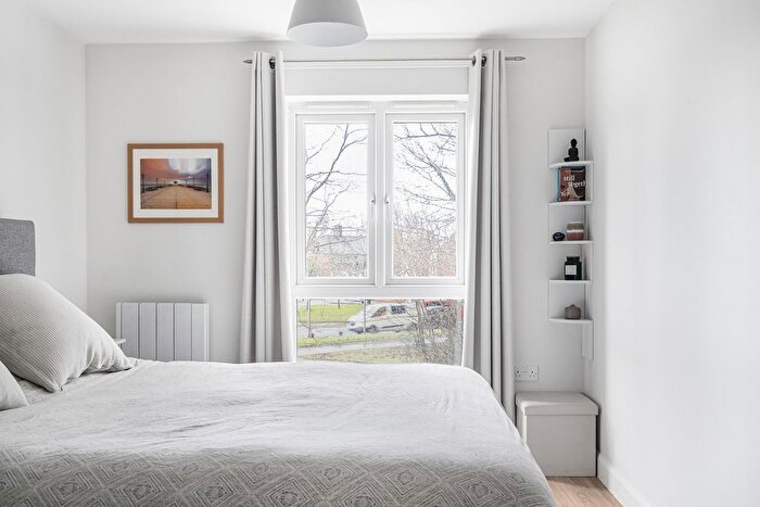 2 Bedroom Flat For Sale In Egrove Close, Oxford, OX1