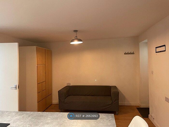 1 Bedroom Flat To Rent In Foxley Road, London, SW9