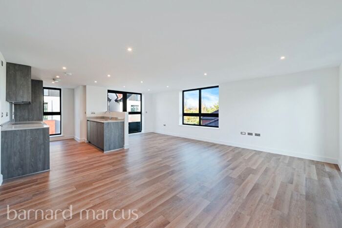 2 Bedroom Flat To Rent In Lambert Place, Thames Ditton, KT7