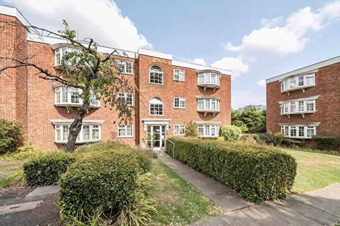 2 Bedroom Flat To Rent In Bispham Road, Hanger Hill, London, NW10