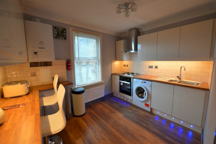 2 Bedroom Flat To Rent In Queens Road, E17