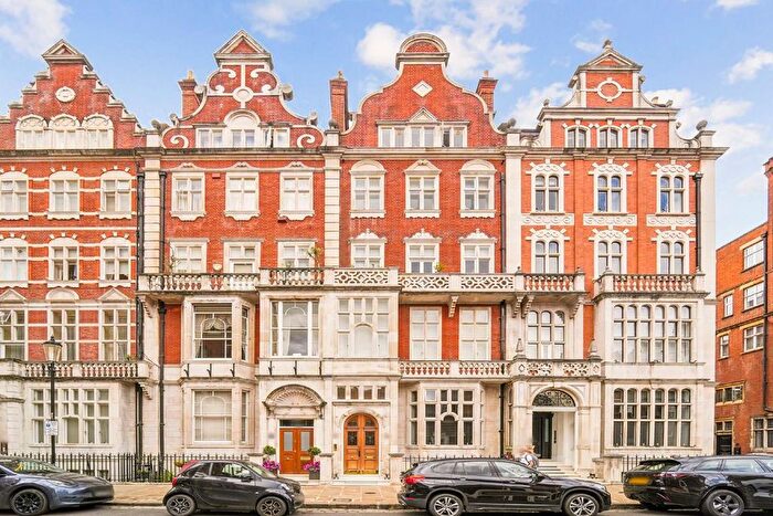 1 Bedroom Flat For Sale In Cadogan Square, Chelsea, SW1X