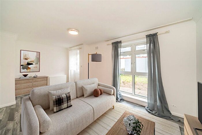 3 Bedroom Detached House To Rent In Defoe Place, London, SW17