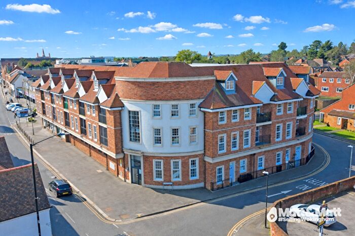 2 Bedroom Flat For Sale In Peach Street, Wokingham, Berkshire, RG40