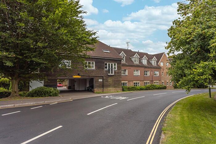 1 Bedroom Flat For Sale In Brookhill Road, Copthorne, RH10