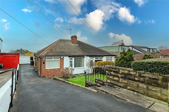 2 Bedroom Semi Detached House For Sale In Banksfield Avenue, Yeadon, Leeds, West Yorkshire, LS19