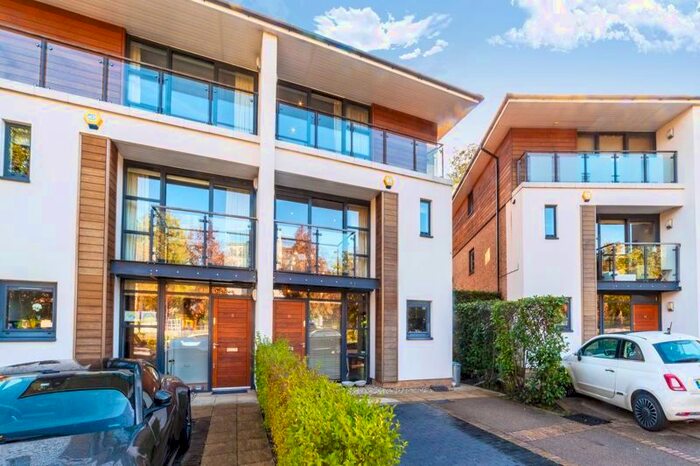 5 Bedroom Property To Rent In Whitelands Crescent, London, SW18