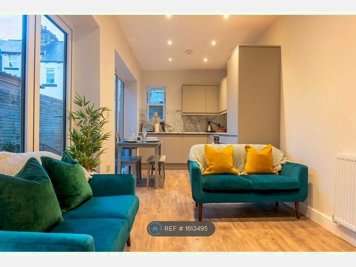 2 Bedroom Flat To Rent In Mayfield Grove, Harrogate, HG1