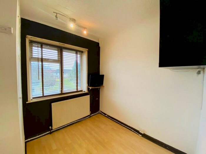 4 Bedroom Semi-Detached House To Rent In Warneford Road, Harrow, HA3