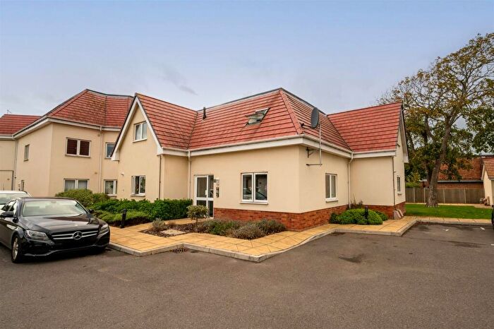 1 Bedroom Apartment To Rent In Sea Front, Hayling Island, PO11