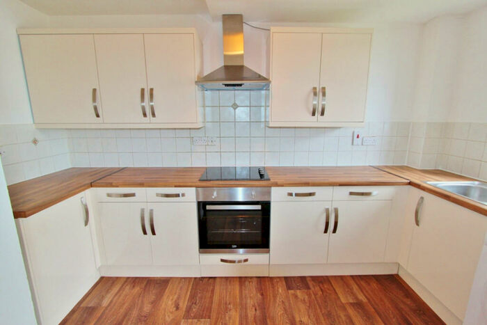 2 Bedroom Apartment To Rent In Purfleet, Essex, RM19