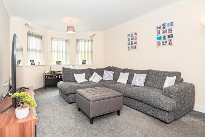 2 Bedroom Apartment For Sale In Farsley Beck Mews, Leeds, LS13