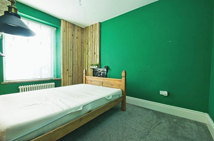 3 Bedroom End Of Terrace House For Sale In Pentre Beili Place, Lewistown, Bridgend, CF32