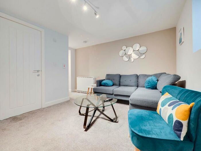 2 Bedroom Flat To Rent In Station Road, Manchester, M8