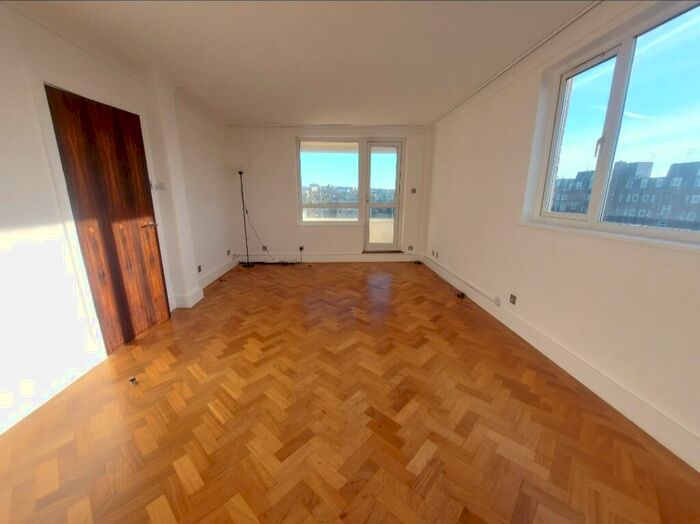 2 Bedroom Apartment To Rent In Bowen Court, BN3