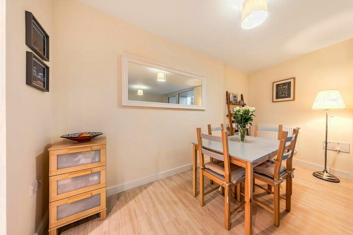 2 Bedroom Flat To Rent In Hardwicks Square, Wandsworth, London, SW18