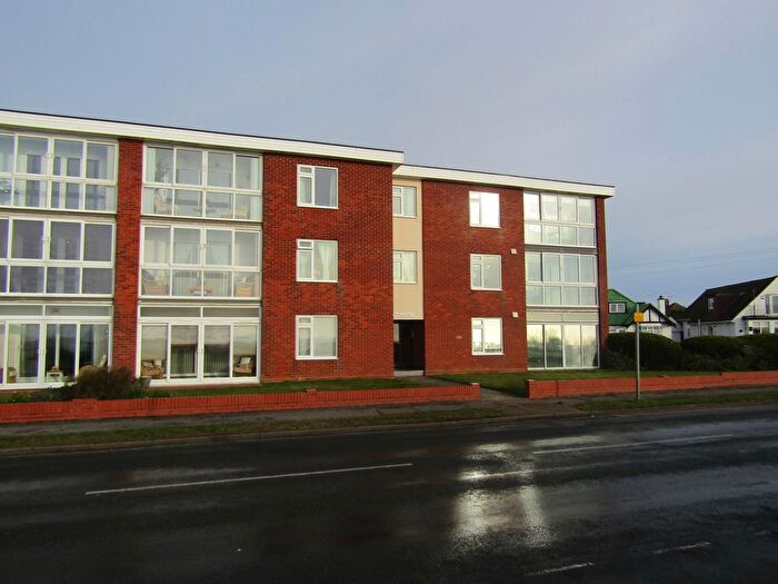 2 Bedroom Flat To Rent In Kings Parade, Holland-On-Sea, Clacton-On-Sea, CO15