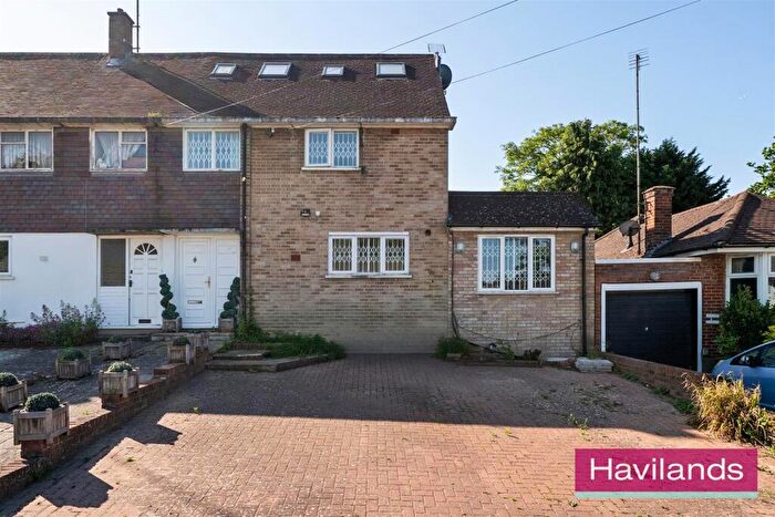 3 Bedroom House For Sale In Lindal Crescent, Enfield, EN2