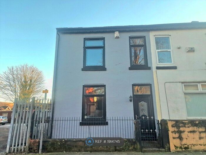 3 Bedroom Semi-Detached House To Rent In Manchester Old Road, Middleton, Manchester, M24