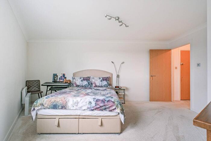 2 Bedroom Flat For Sale In Boardwalk Place, Canary Wharf, London, E14