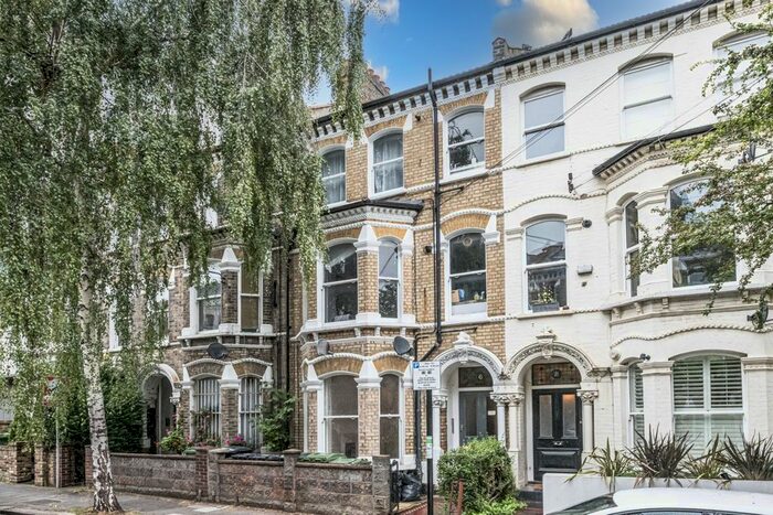 2 Bedroom Flat To Rent In St. Luke's Avenue, Clapham, London, SW4