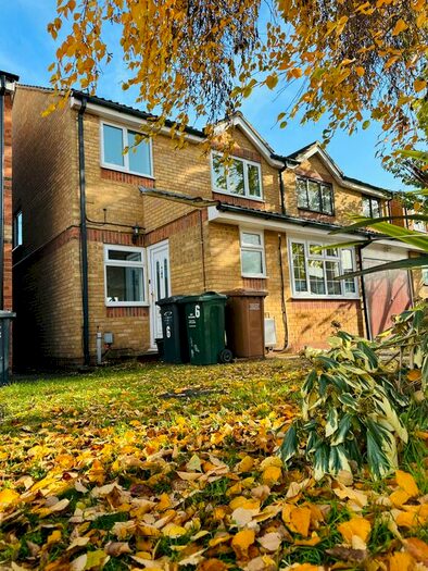 4 Bedroom Semi-Detached House To Rent In Groveherst Road, Dartford, DA1