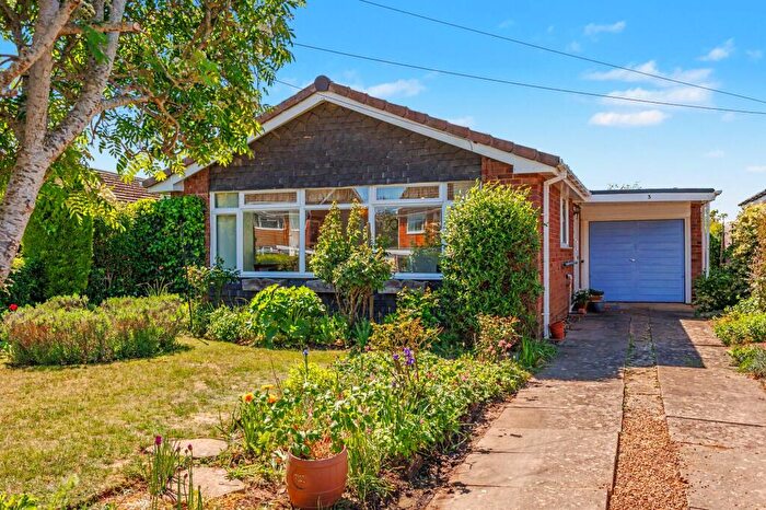 2 Bedroom Detached House For Sale In Manor Farm Road, Tredington, CV36