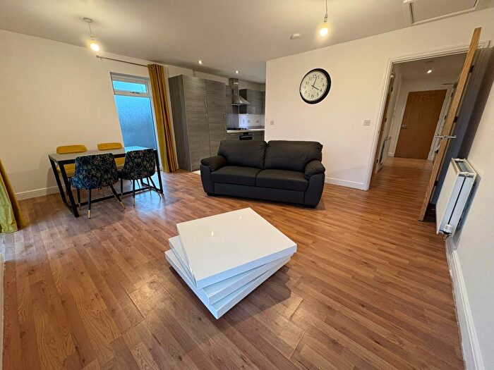 1 Bedroom Barn Conversion To Rent In Otter Way, Yiewsley, West Drayton, UB7